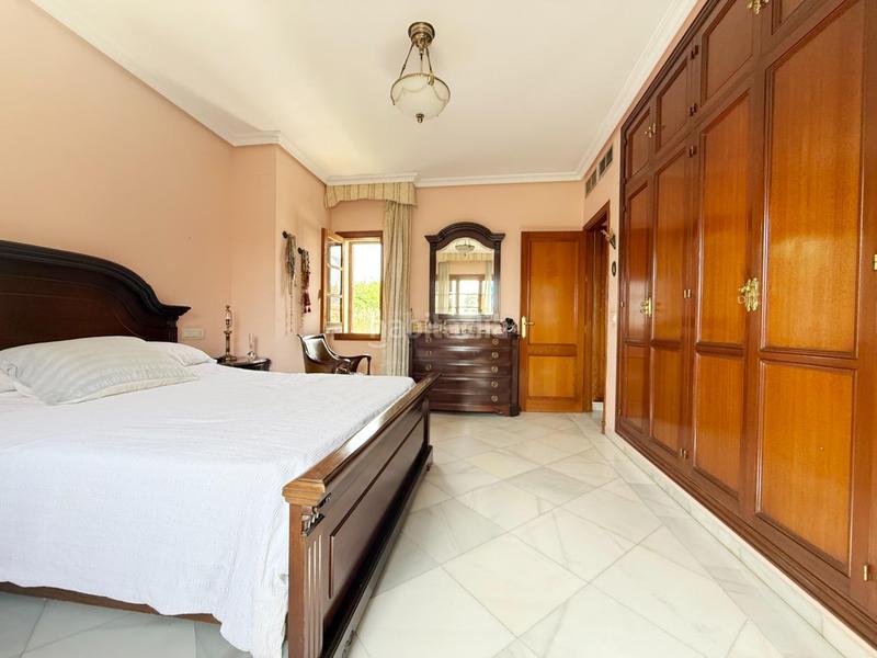 Foto d0578a98-4459-4125-8252-e9583c3e9290. Casa con parcheggio piscina in Simon Verde Mairena del Aljarafe