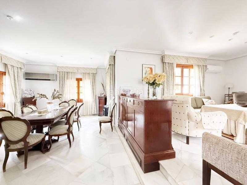 Foto d0f63436-20a0-4f56-9eb8-8d4642d7e490. Casa con parcheggio piscina in Simon Verde Mairena del Aljarafe