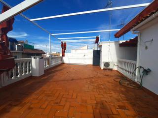 Casa a Bellavista. Gran casa pareada con dos viviendas completas y azotea en bellav