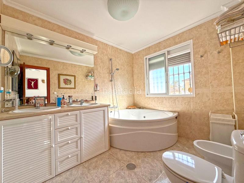 Foto 179844d8-a24a-4d13-9c1f-6fdf0f63637b. Casa aparellada a Espartinas pueblo Espartinas