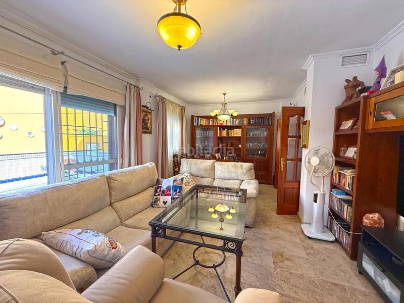 Foto 28bbe441-c98f-41e2-bd1a-f67e4ae30419. Casa aparellada a Espartinas pueblo Espartinas