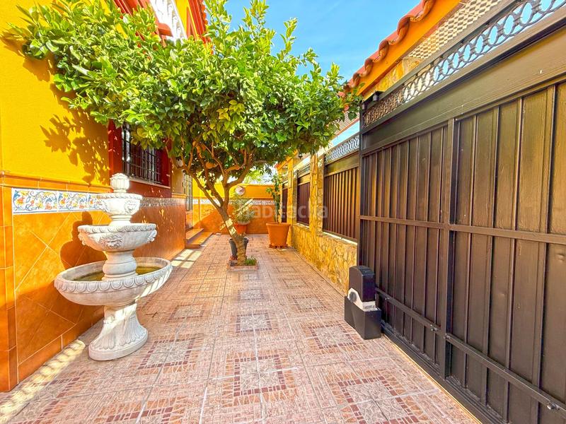 Foto 3cf5f56a-2087-4ad8-b877-935ed5f9cffa. Casa aparellada a Espartinas pueblo Espartinas