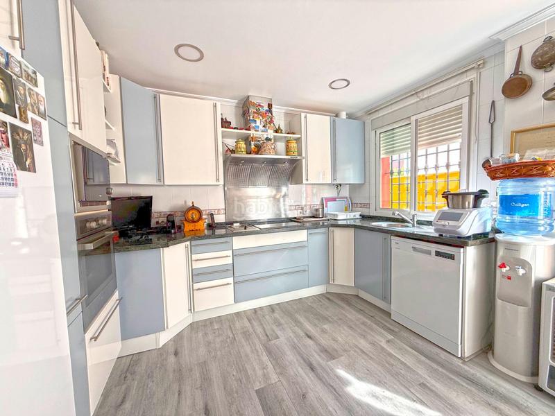 Foto af5a403f-b8e6-4bce-9b7b-e54376ab0db5. Casa aparellada a Espartinas pueblo Espartinas