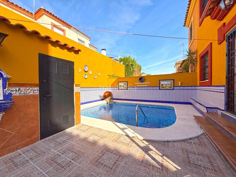 Foto f3c565ca-7816-44d4-96f3-d56427ea5ea4. Casa aparellada a Espartinas pueblo Espartinas