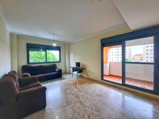 Pis en Nuevo Bulevar. Estupendo piso de 4 dormitorios con terraza, garaje y trastero e