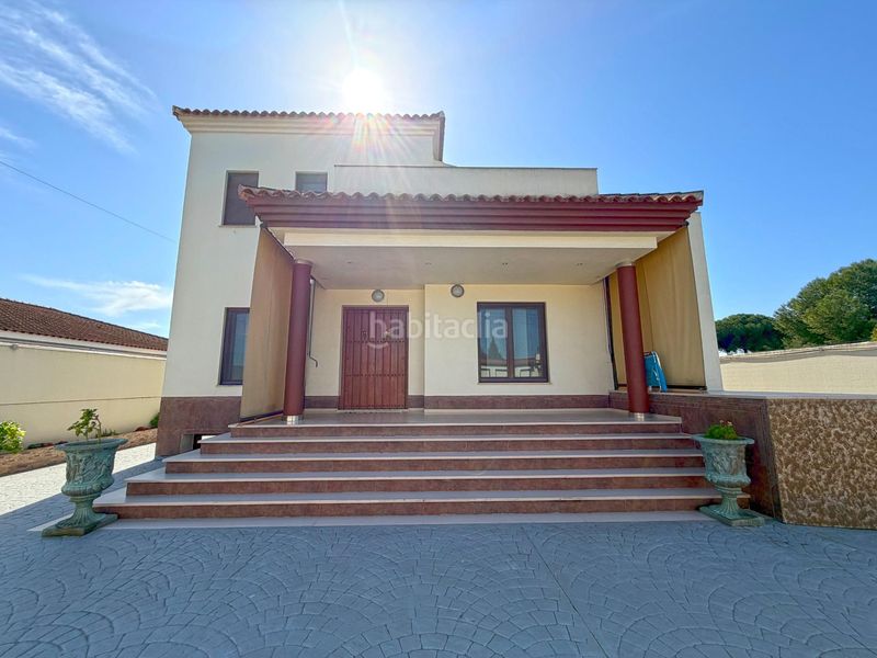 Foto b3e2b00b-48ff-4353-871e-ceea16330448. Xalet amb aparcament piscina a Almensilla
