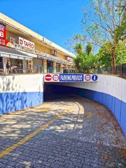 Autoparkplatz in Casco Antiguo. Plaza de garaje en nuevo bulevar, mairena