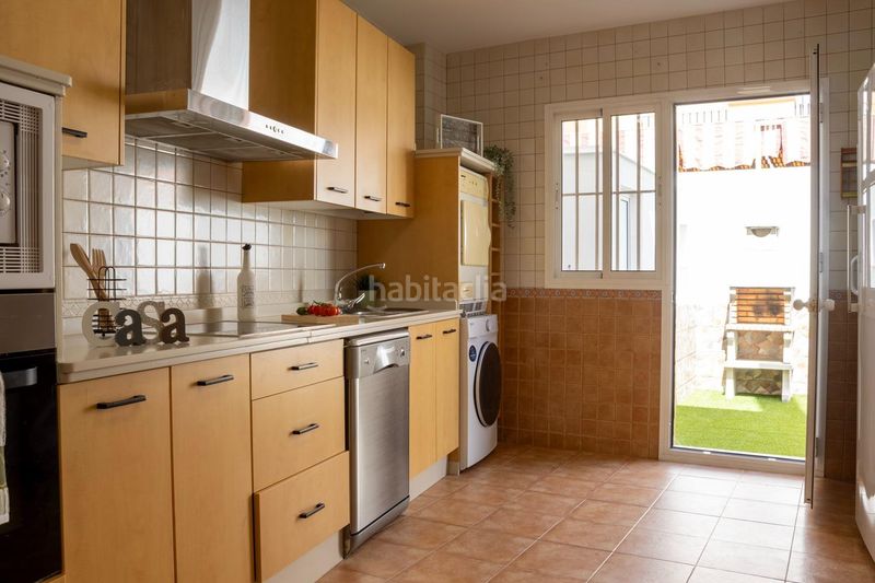 Foto d556895f-bda6-4d48-ae8d-e452f43eb9fe. Casa adossada a Rinconada (La)