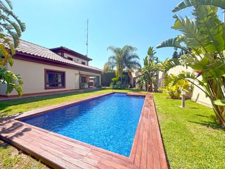 Chalet in Las Almenas. Exclusivo chalet independiente con piscina en tomares