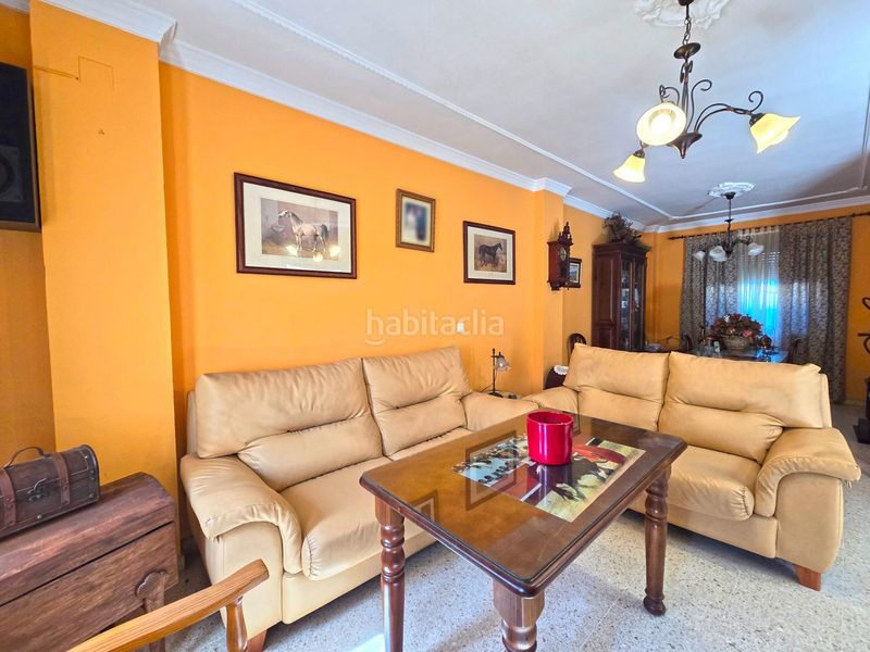 Foto 4cecde28-61c0-4b9e-8643-8d14d0f5c412. Casa aparellada a Espartinas pueblo Espartinas