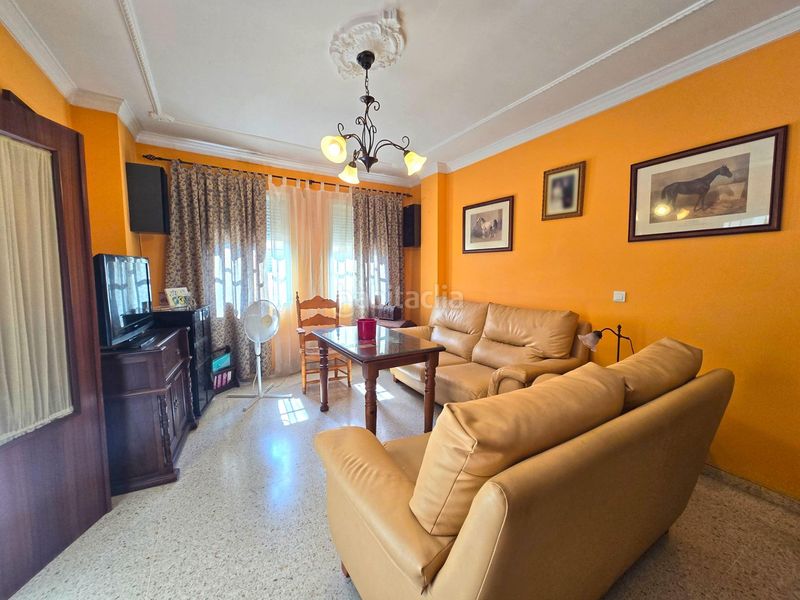 Foto 9ef900c0-2281-4cd2-a144-b2aa0188873b. Casa aparellada a Espartinas pueblo Espartinas