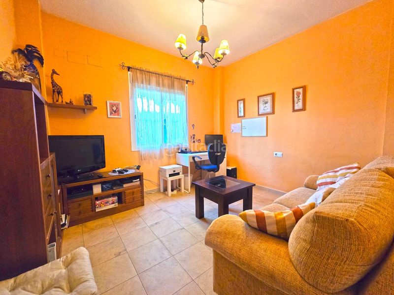 Foto 938625b6-e76d-436b-8bd1-ce3015160364. Casa aparellada amb aparcament piscina a Espartinas pueblo Espartinas