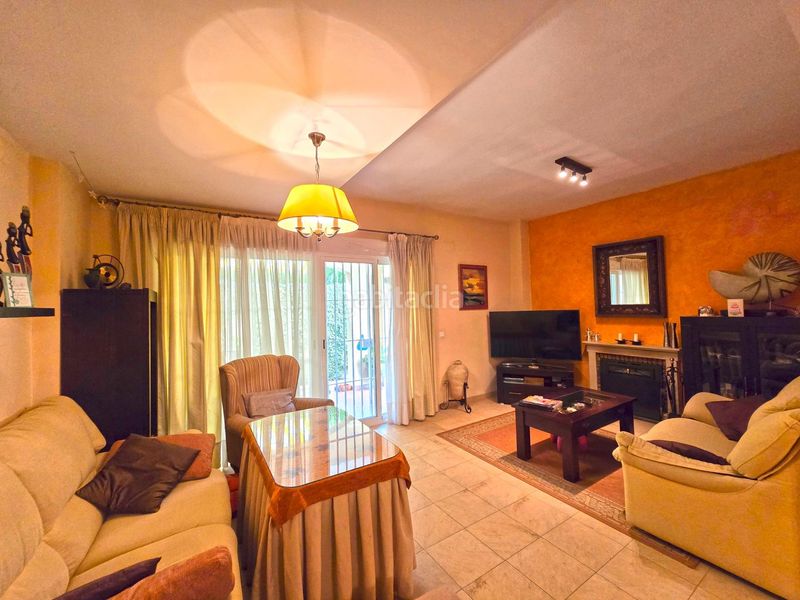 Foto b8096659-ce69-436f-a8e5-eb2385829392. Casa aparellada amb aparcament piscina a Espartinas pueblo Espartinas