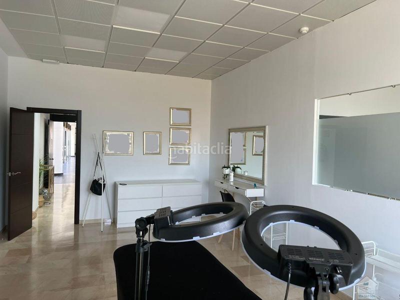 Foto f2ee49fa-a0e3-40a3-944f-760579e11e4c. Bureau avec parking dans Arco Norte - Avda España Dos Hermanas