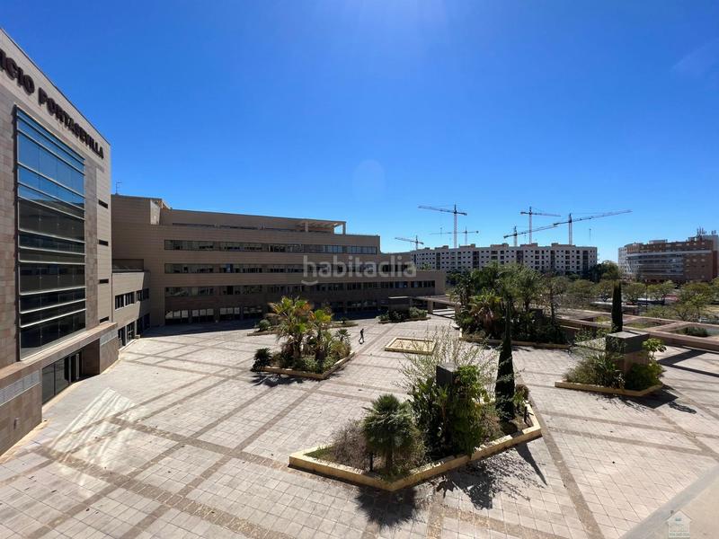 Foto a144e237-424a-4680-baf4-3afe93763b3f. Büro in colores - entreparques Sevilla