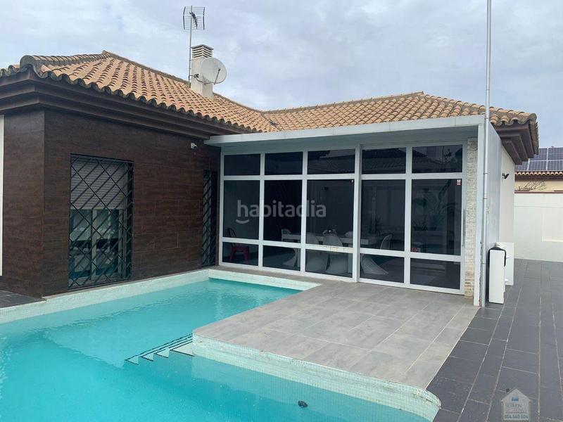 Foto 0907d5ee-362f-4a51-a6cf-d99cf99b03a2. Rent chalet with heating parking pool in Olivar de Quintos Montequinto