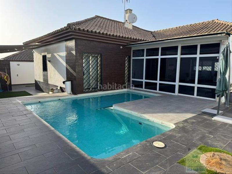 Foto 4886d59e-ee69-4f0d-9294-d31beece74cf. Rent chalet with heating parking pool in Olivar de Quintos Montequinto