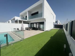 Casa en Entrenúcleos. Dos hermanascasa