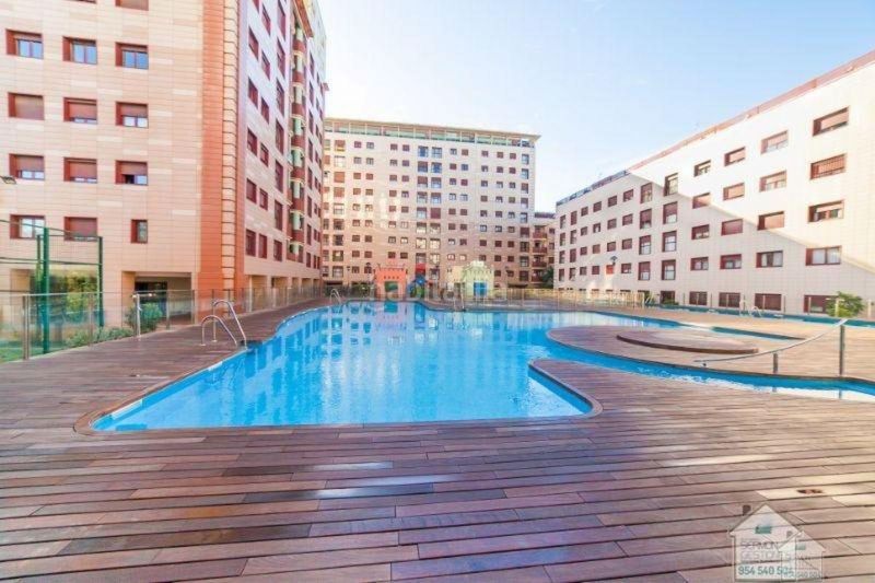 Foto dc1637de-65d2-4876-a782-a5e4db98de7e. Pis amb calefacció aparcament piscina a El Cano - Los Bermejales Sevilla