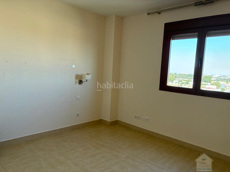 Foto e15b218d-bce2-46e7-b78a-55d0920b2761. Pis amb calefacció aparcament piscina a El Cano - Los Bermejales Sevilla