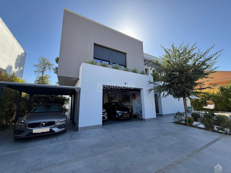 Foto c7b8ffe7-441a-4a7a-80bb-1ec3f055eb21. Chalet  en Valencina de la Concepción