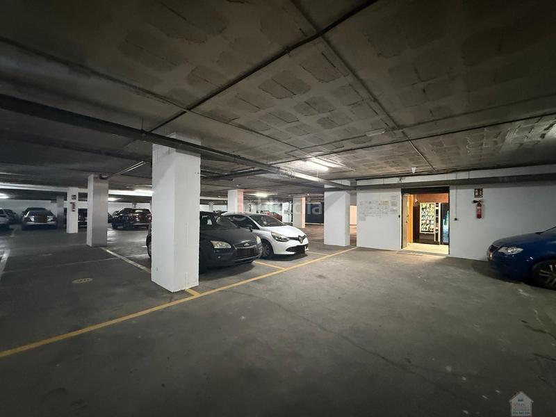 Foto 347cd40f-7cdf-4351-8996-433fd45efafa. Aparcament cotxe a La Buhaira Sevilla