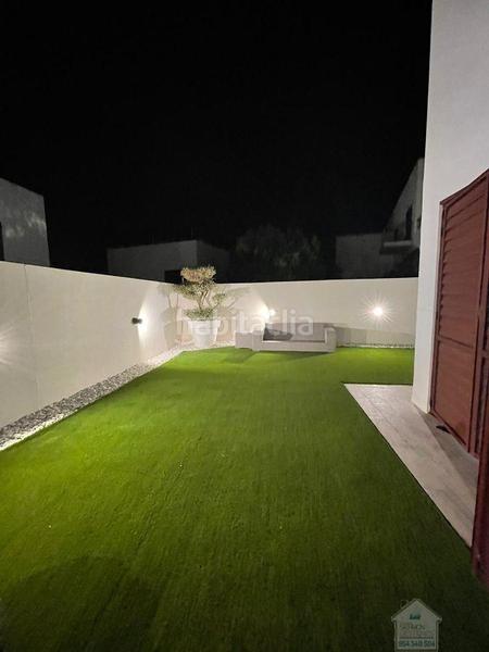 Foto a9f2a574-b1e4-4a31-984e-c96a573d7bb7. Rent chalet with heating parking pool in Olivar de Quintos Montequinto