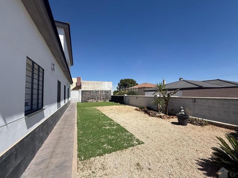 Foto ce635947-2de0-41b0-b6a5-525c115d02b8. Miete chalet mit parking in Entrenúcleos Dos Hermanas