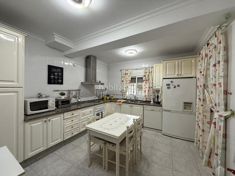 Foto e318fae5-b929-4374-bf94-24dc2deb7147. Xalet amb aparcament piscina a Oromana Alcalá de Guadaira