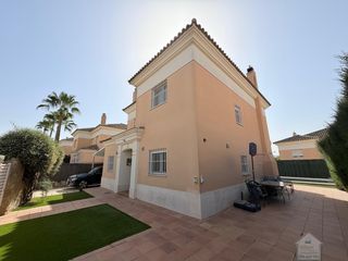 Chalet à Avenida de Europa. Sevillachalet