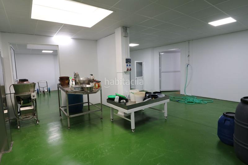 Foto acd2f8d0-1112-4101-a656-07a973380f4b. Geschäftsraum in Barrio del Nervión Sevilla