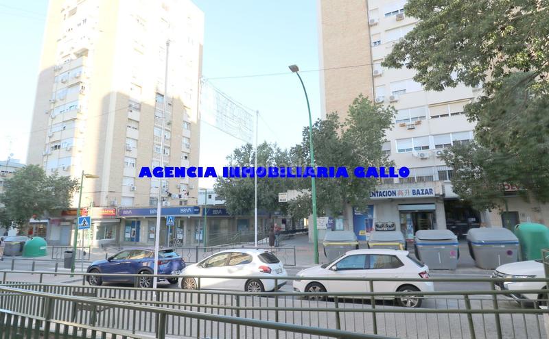 Foto 5fde5862-83ed-4142-88ac-adab27a07fd5. Lloguer local comercial a Juan XXIII - Rochelambert Sevilla