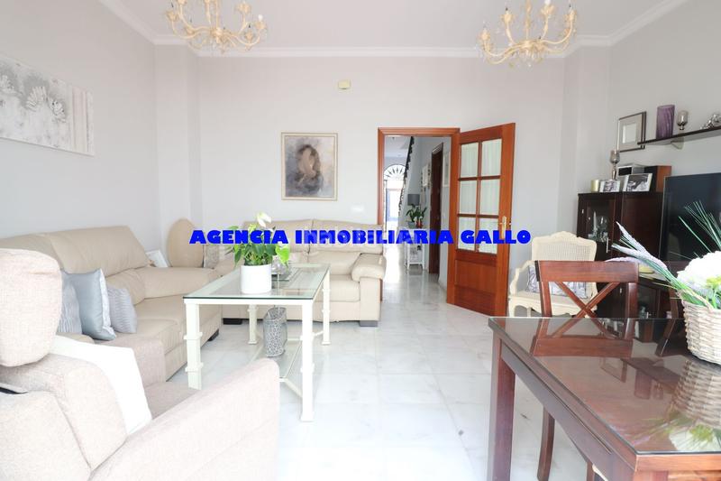 Foto 62de36d2-d007-455e-b6b5-d15b5b05ceeb. Casa in La Plata Sevilla