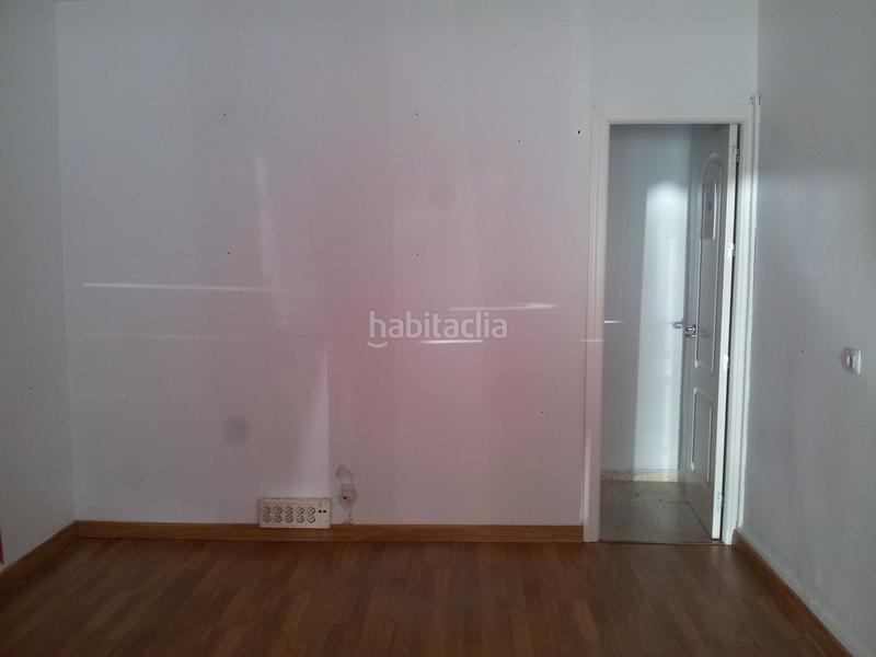 Foto 709dc94a-64b3-4808-8d1f-96057391e371. Lloguer local comercial a Juan XXIII - Rochelambert Sevilla