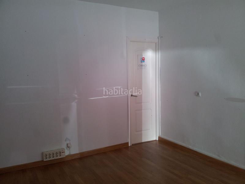 Foto 7702dfa4-536f-459d-93b9-66e84ad41780. Lloguer local comercial a Juan XXIII - Rochelambert Sevilla