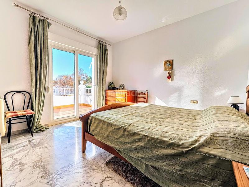 Foto 2cd654e5-b345-4529-9320-b38c2095ef9e. Chalet en avenida imperio argentina villa independiente en zona plaza Solymar a 500 m de la playa !!! en Benalmádena