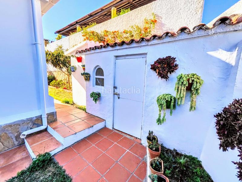 Foto 3d917484-3e0b-4bc1-bb85-2031f6595245. Chalet en avenida imperio argentina villa independiente en zona plaza Solymar a 500 m de la playa !!! en Benalmádena