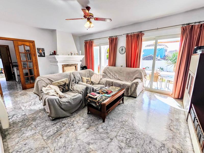 Foto 4eff942f-5a14-49ac-969b-f90ea35c76a2. Chalet en avenida imperio argentina villa independiente en zona plaza Solymar a 500 m de la playa !!! en Benalmádena