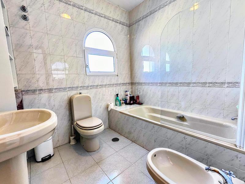 Foto b2790afe-0ca8-45bb-bcb3-745170b7a7e7. Chalet en avenida imperio argentina villa independiente en zona plaza Solymar a 500 m de la playa !!! en Benalmádena