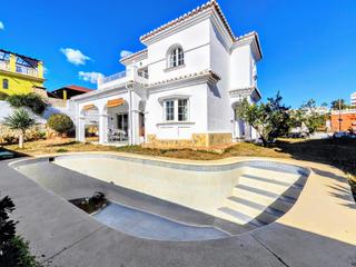 Xalet a Avenida imperio argentina. Villa independiente en zona plaza solymar a 500 m de la playa !!