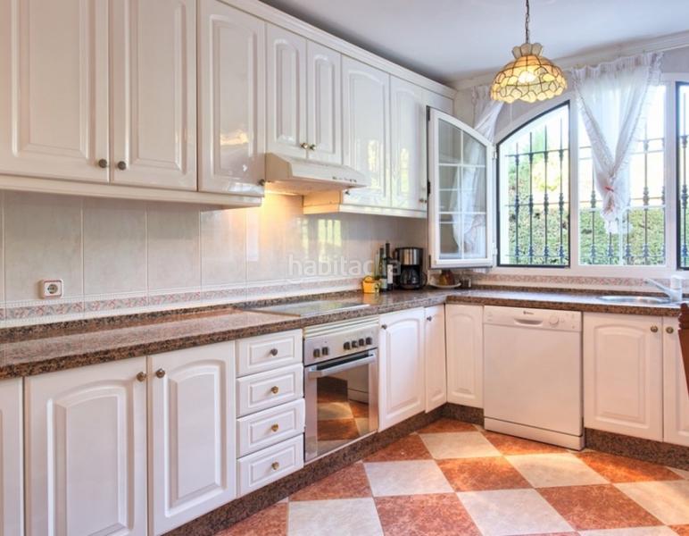 Foto 0fe910b6-da70-4f1e-8f6d-743fbe6ce917. Chalet villa de lujo en torrequebrada, benalmadena costa en venta. 4 dormitorios, 3 baños. en Benalmádena