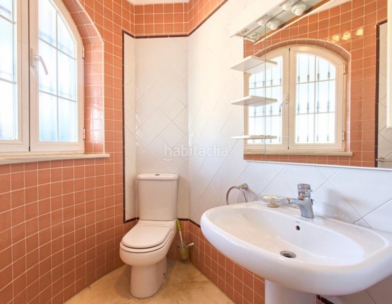 Foto 98749cc5-8af6-4ddd-86f4-ee785f353e83. Chalet villa de lujo en torrequebrada, benalmadena costa en venta. 4 dormitorios, 3 baños. en Benalmádena