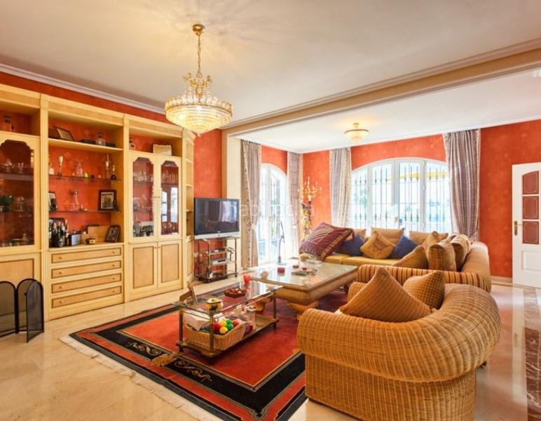 Foto a0d84d28-7bab-4361-8835-985457379c70. Chalet villa de lujo en torrequebrada, benalmadena costa en venta. 4 dormitorios, 3 baños. en Benalmádena