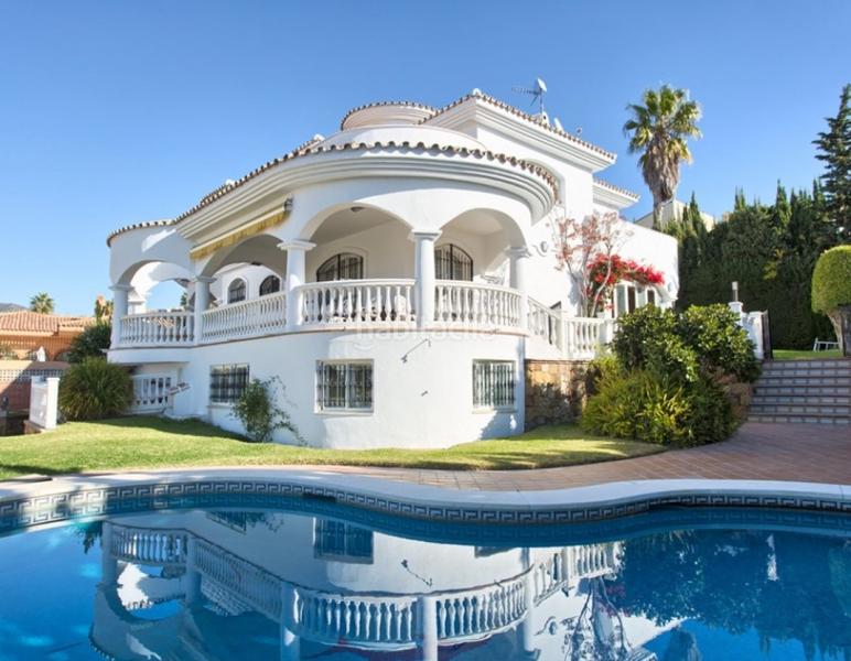 Foto b913cdbb-ff8d-4ec1-ba89-585c42f377d6. Chalet villa de lujo en torrequebrada, benalmadena costa en venta. 4 dormitorios, 3 baños. en Benalmádena