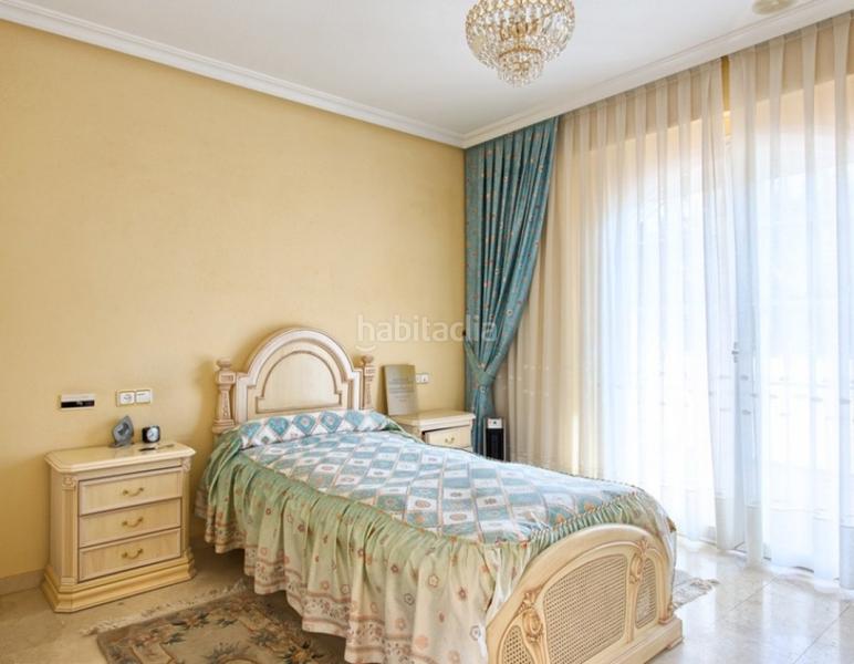 Foto c867b918-86c5-42af-9855-b83d4ceee1c7. Chalet villa de lujo en torrequebrada, benalmadena costa en venta. 4 dormitorios, 3 baños. en Benalmádena