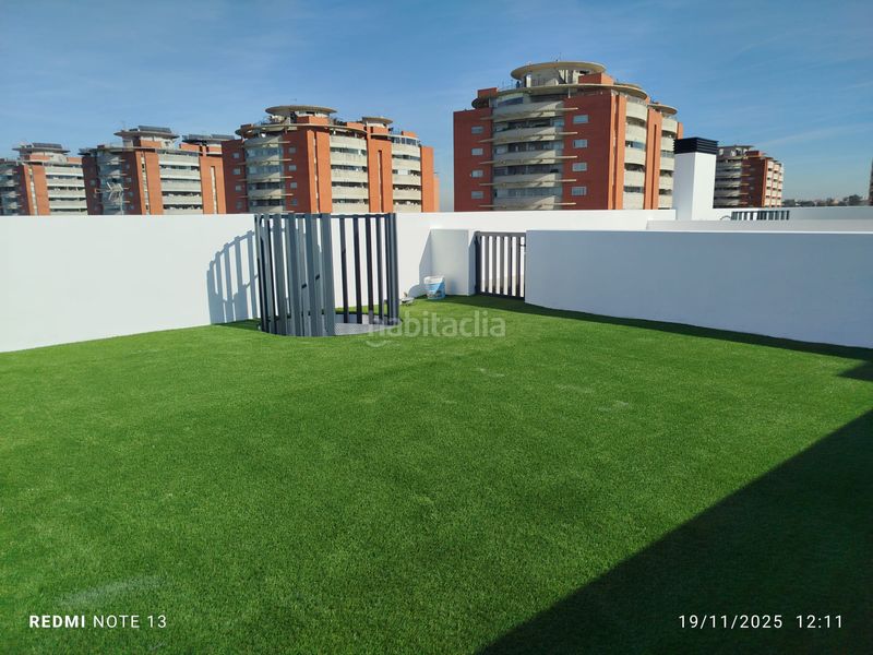 Foto f2fc8330-e6a1-44d9-90b0-6635be3d9040. Àtic a calle jardines de císter 1 a Bellavista Sevilla