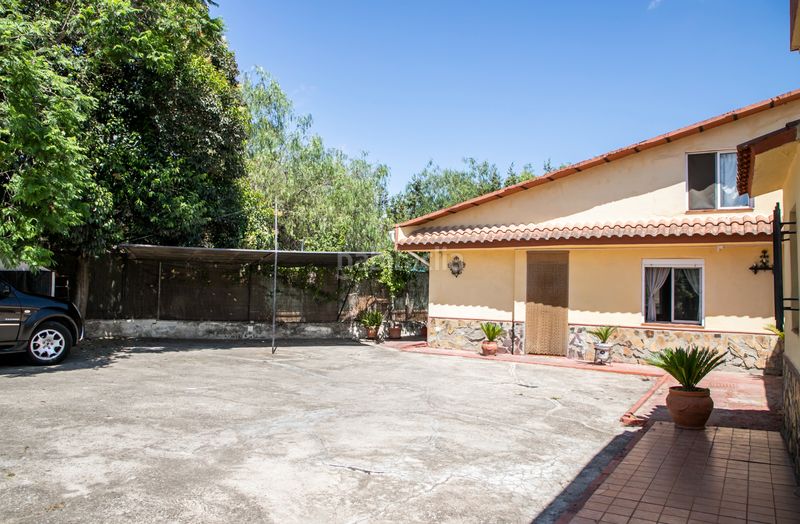 Foto fd30b7c6-43ad-4882-9e43-d6e0ea343807. Chalet in calle real 1 in Castilleja de la Cuesta