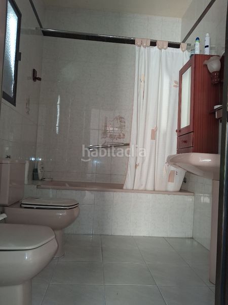 Foto 06d2c935-e874-494b-b35c-3b83e2ffda8a. Casa amb aparcament a Puebla del Río (La)