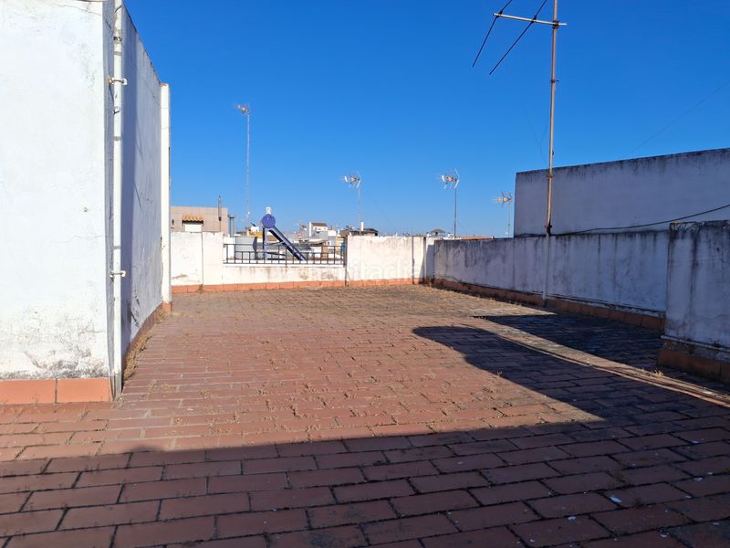 Foto d1fc0a1e-f5c2-4087-afd7-aa542152f64c. Casa amb aparcament a Puebla del Río (La)