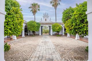 Masia a Valencina de la Concepción. Finca de recreo con espectacular caserío e instalaciones para ca